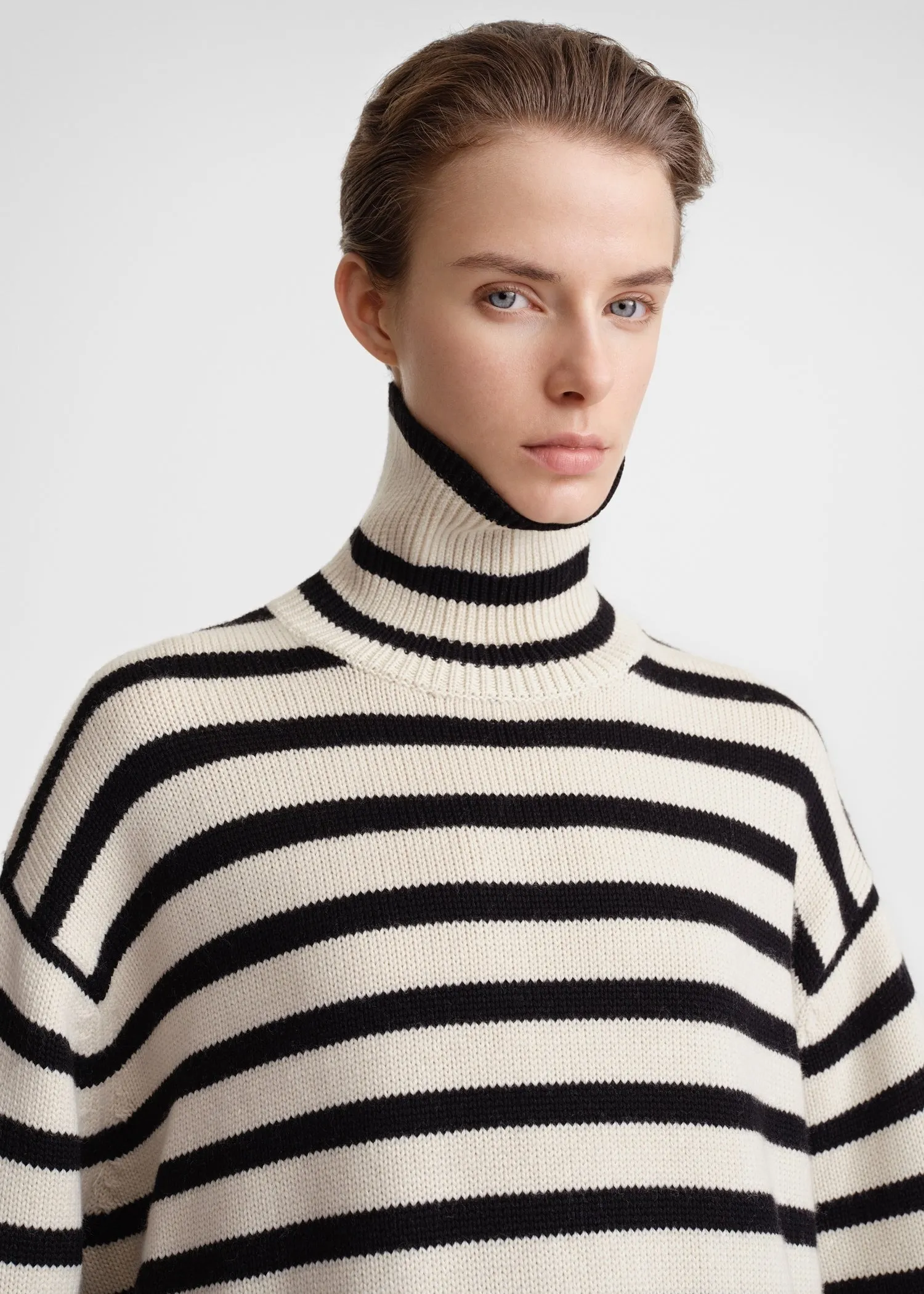 Signature stripe turtleneck light sand