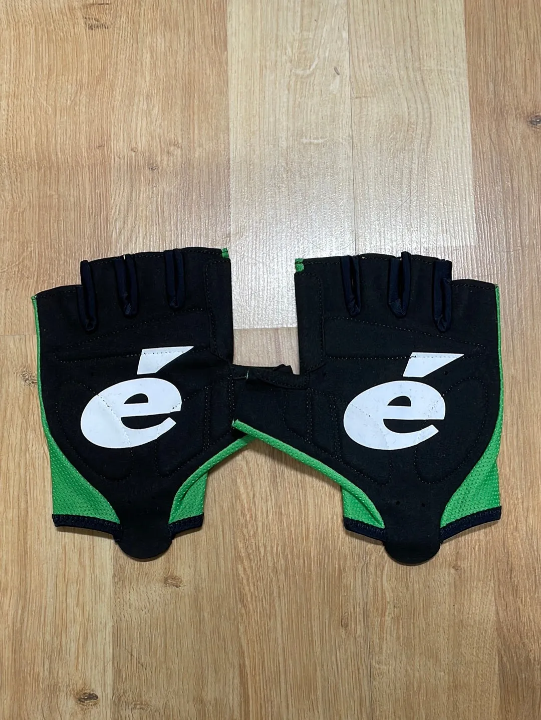 Team Jumbo Visma AGU Premium Aero Gloves Green TDF