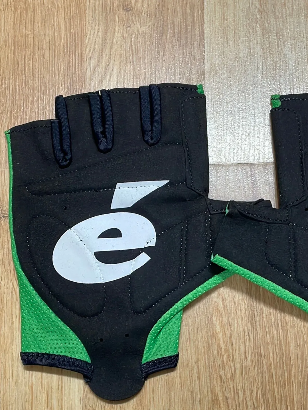 Team Jumbo Visma AGU Premium Aero Gloves Green TDF