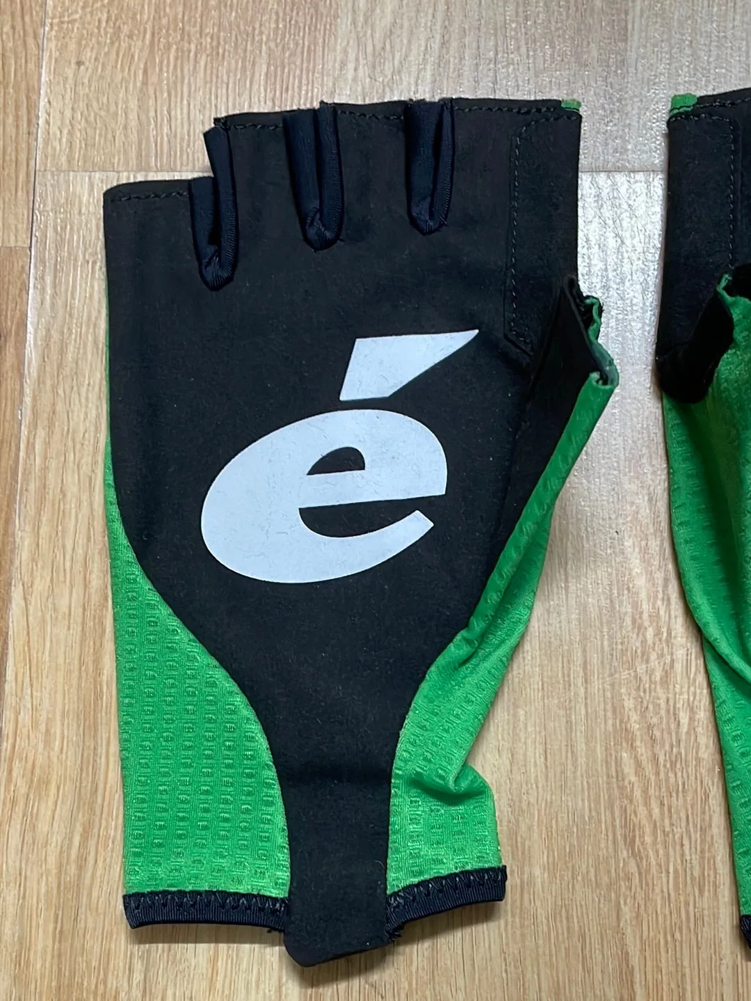 Team Jumbo Visma AGU Premium Aero Gloves Green TDF